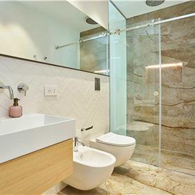 3 bedroom villa with infinity pool and jacuzzi, Scopello, sleeps 5-6